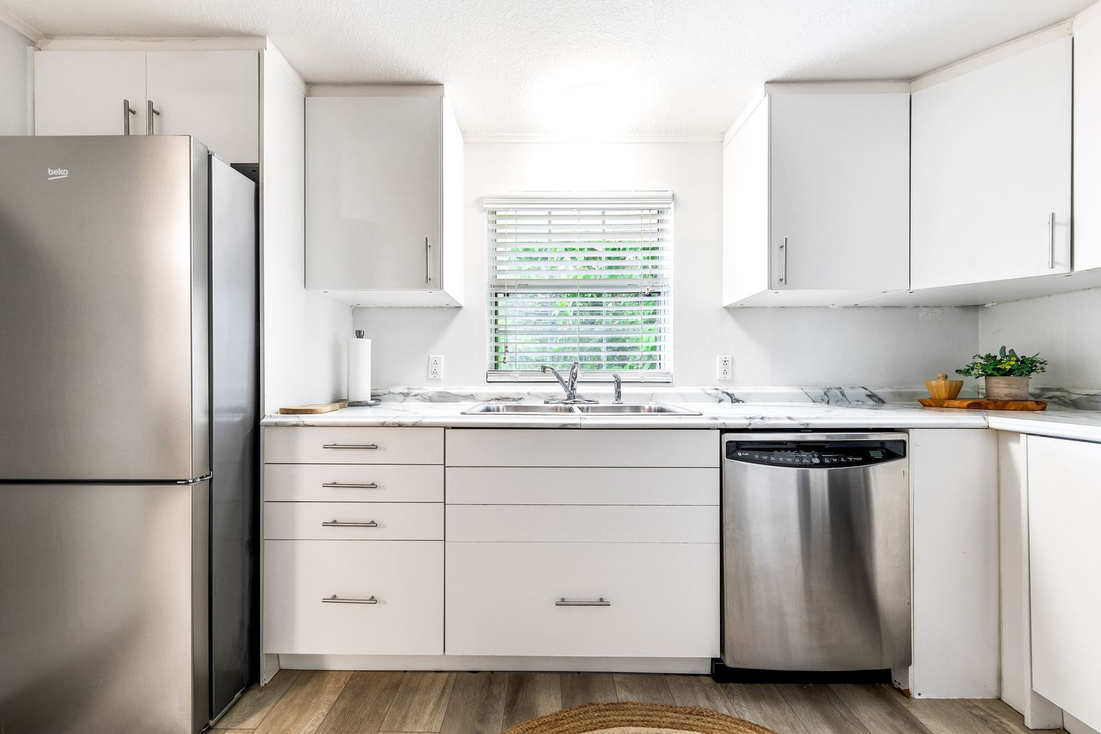 Kitchen with full-size appliances — Evans Close 1, Palm Bay Getaways, Grand Cayman