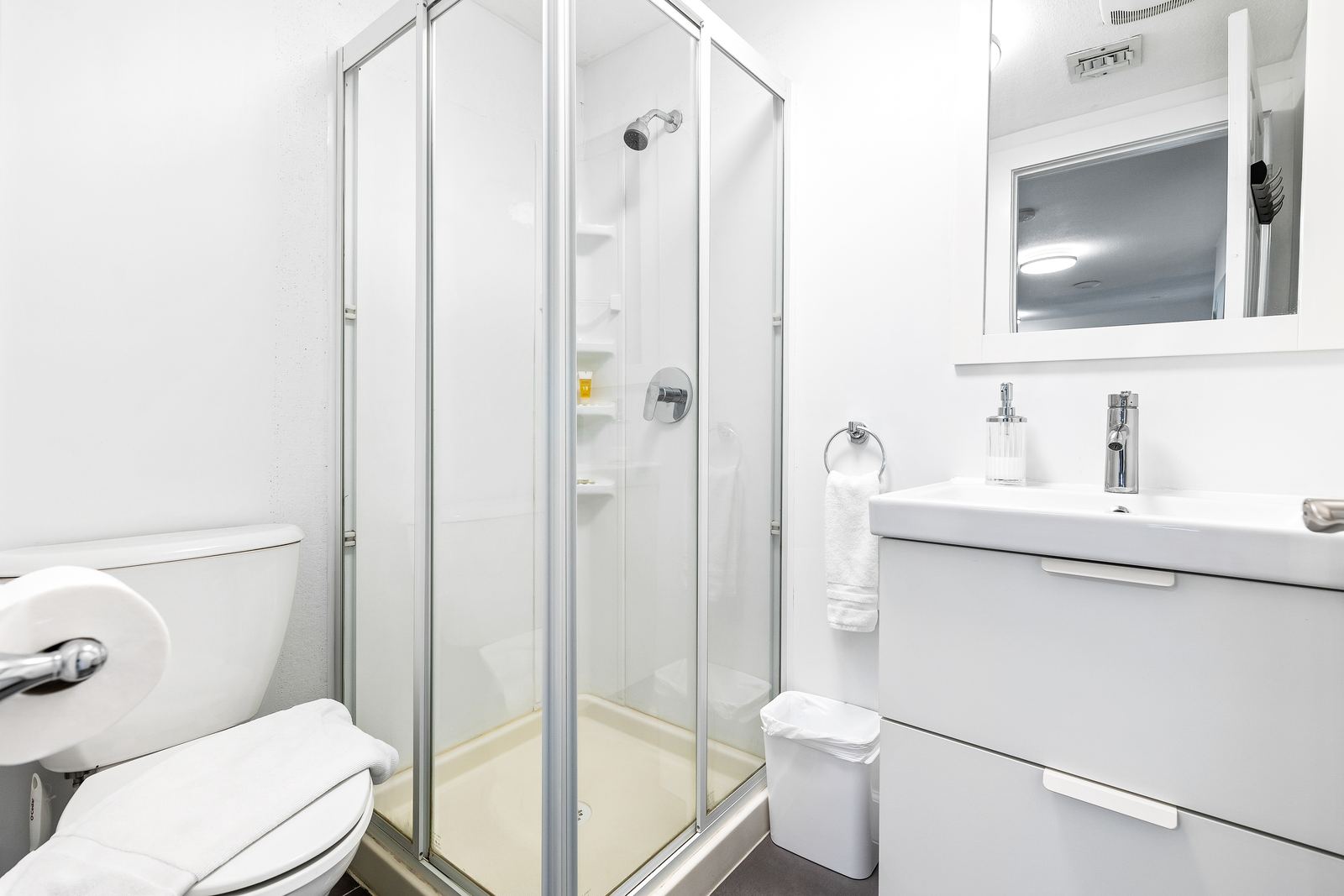 The second bathroom — Evans Close 1, Palm Bay Getaways, Grand Cayman